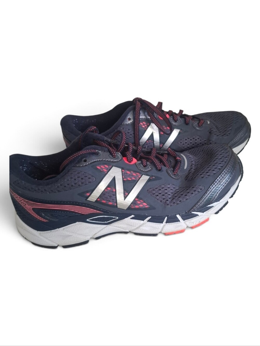New Balance 840 V3 Running Shoe Size 9.5